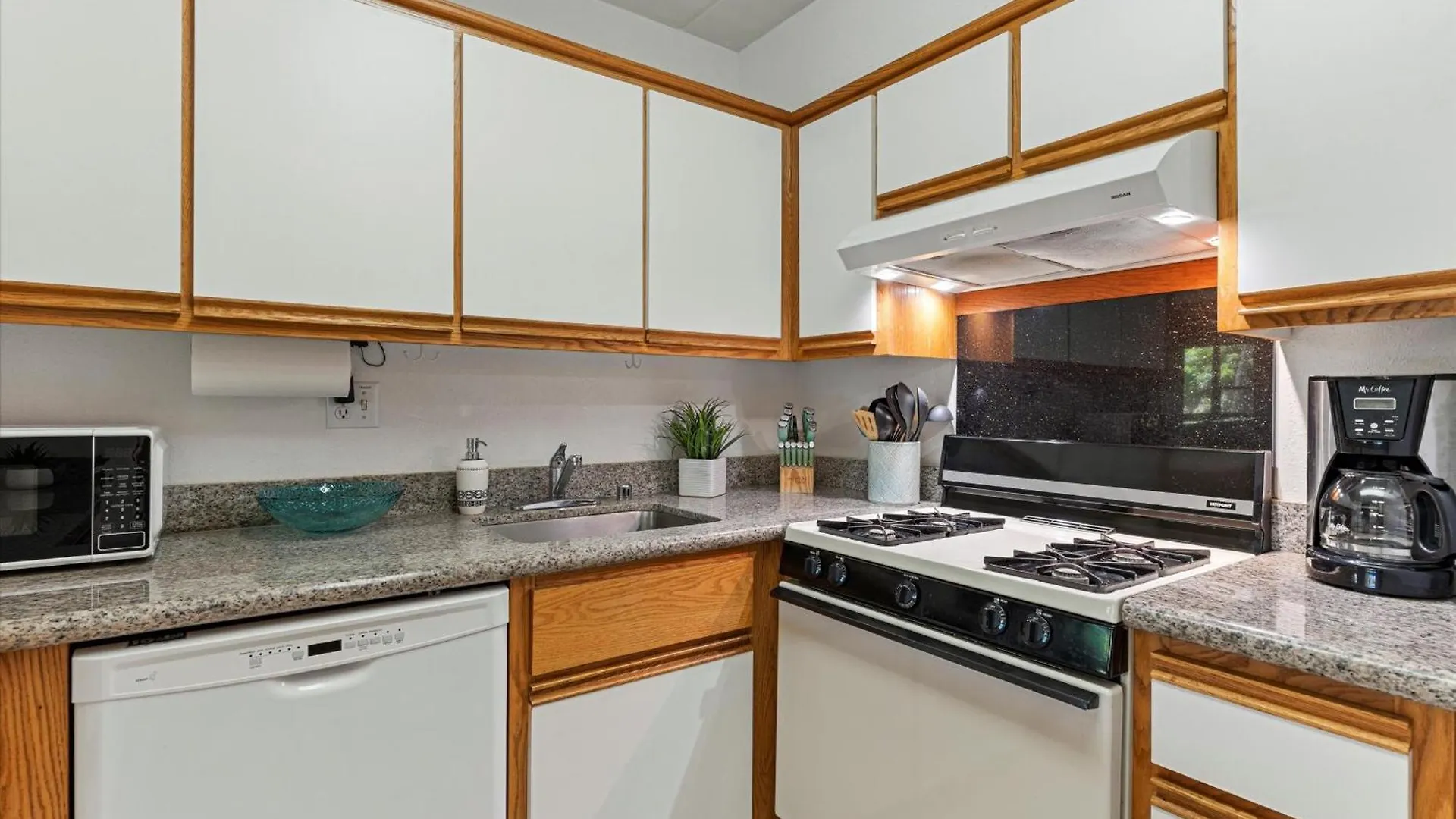 Kihei Akahi By Coldwell Banker Island Vacations Apartment Wailea  United States