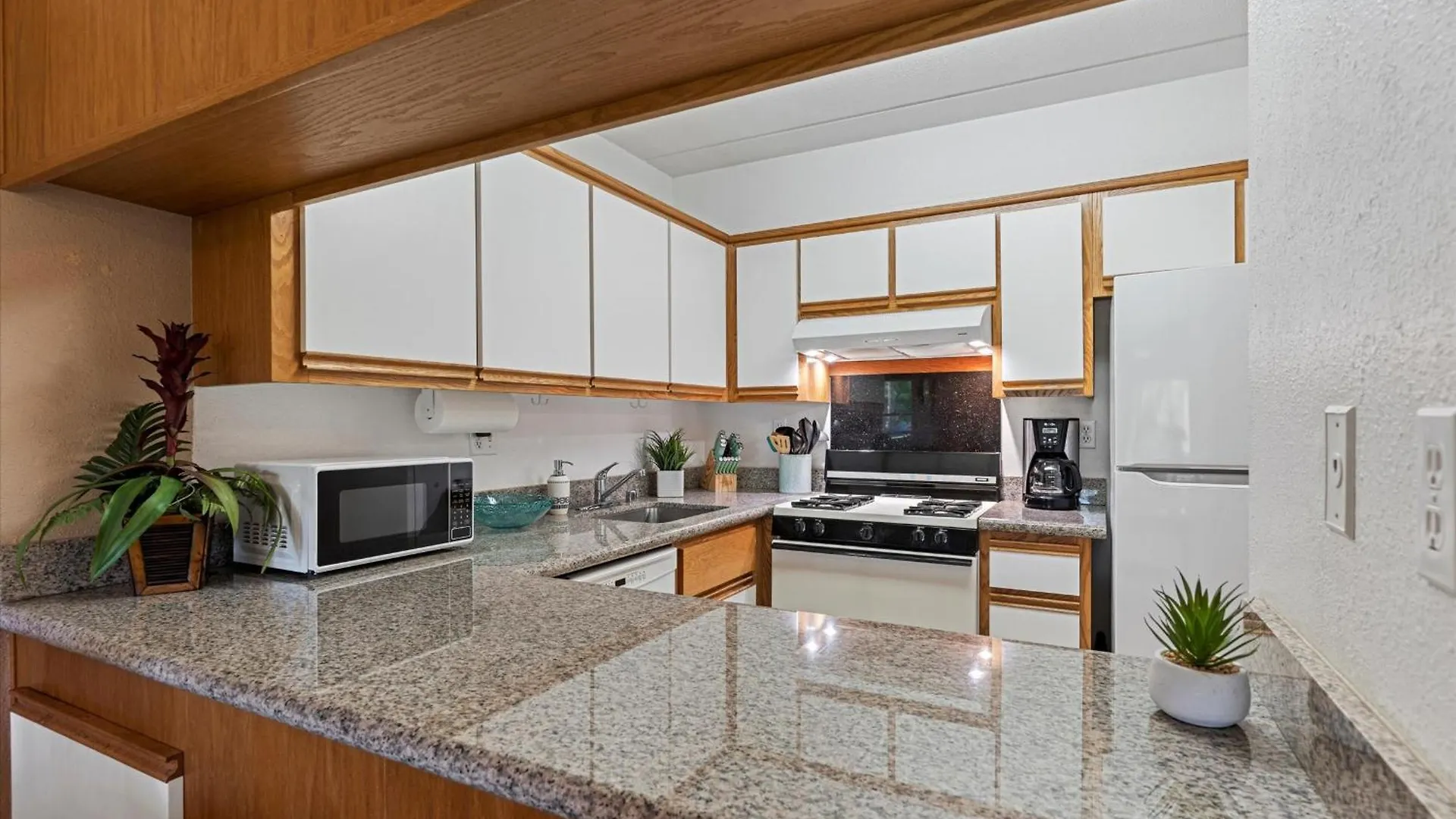Kihei Akahi By Coldwell Banker Island Vacations Apartment Wailea  United States